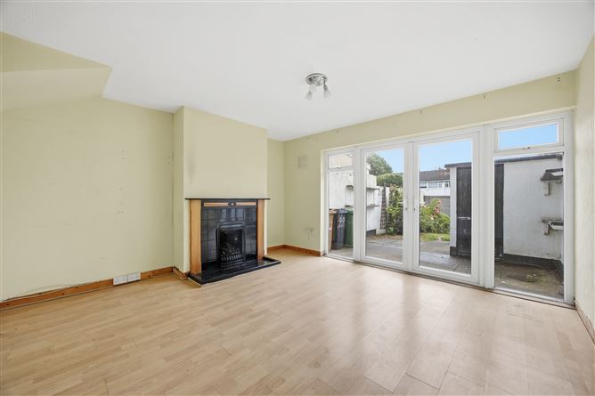 https://photos-a.propertyimages.ie/media/4/4/4/5004444/50177ac6-fa77-419c-8210-06aced741e21_l.jpg