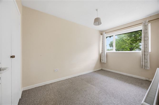 https://photos-a.propertyimages.ie/media/4/4/4/5004444/50177ac6-fa77-419c-8210-06aced741e21_l.jpg