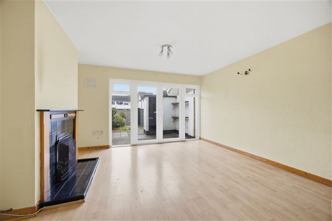 https://photos-a.propertyimages.ie/media/4/4/4/5004444/50177ac6-fa77-419c-8210-06aced741e21_l.jpg