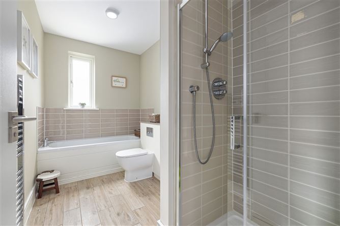 2 Larkfield Walk, Clay Farm, Leopardstown, Dublin 18