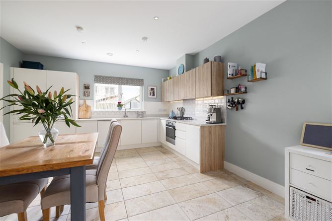 2 Larkfield Walk, Clay Farm, Leopardstown, Dublin 18