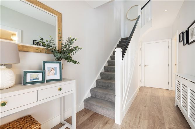 2 Larkfield Walk, Clay Farm, Leopardstown, Dublin 18