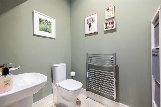 2 Larkfield Walk, Clay Farm, Leopardstown, Dublin 18