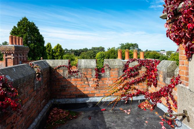 https://photos-a.propertyimages.ie/media/4/4/6/4732644/27963535-e3f4-4ea8-817c-637ccfa28407_l.jpg