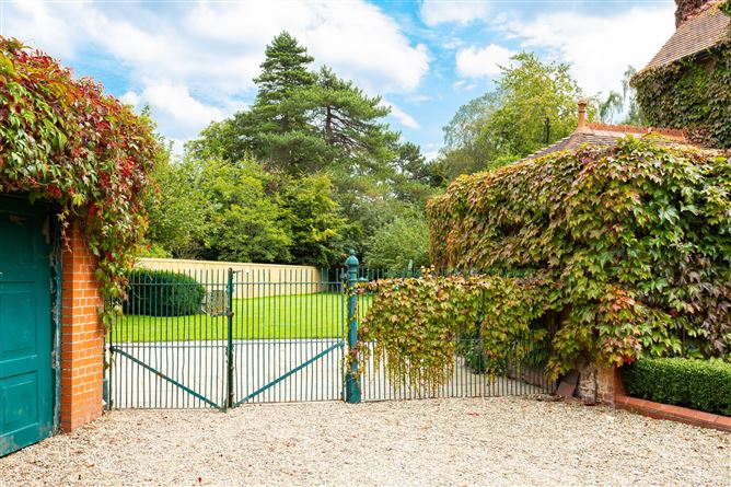 https://photos-a.propertyimages.ie/media/4/4/6/4732644/27963535-e3f4-4ea8-817c-637ccfa28407_l.jpg