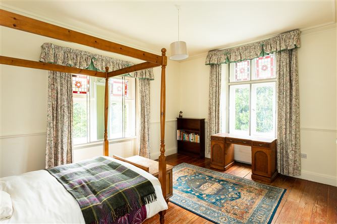 https://photos-a.propertyimages.ie/media/4/4/6/4732644/27963535-e3f4-4ea8-817c-637ccfa28407_l.jpg