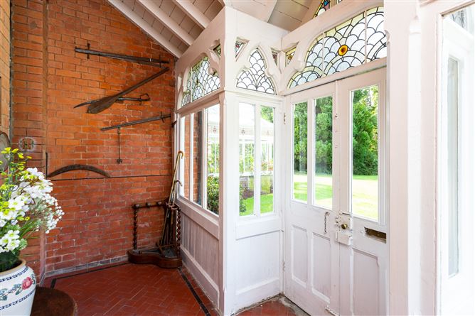 https://photos-a.propertyimages.ie/media/4/4/6/4732644/27963535-e3f4-4ea8-817c-637ccfa28407_l.jpg