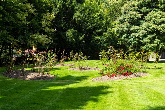 https://photos-a.propertyimages.ie/media/4/4/6/4732644/27963535-e3f4-4ea8-817c-637ccfa28407_l.jpg