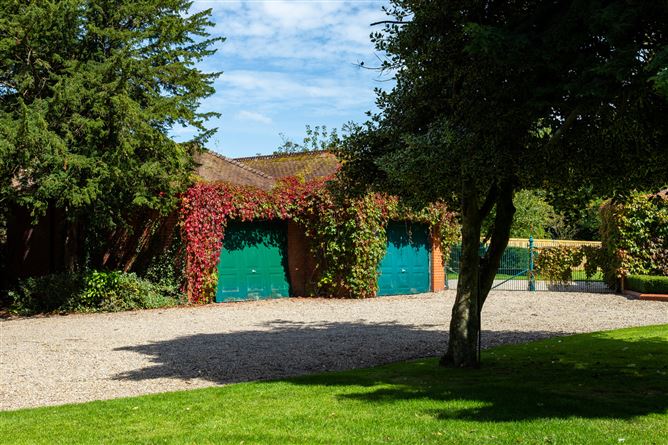 https://photos-a.propertyimages.ie/media/4/4/6/4732644/27963535-e3f4-4ea8-817c-637ccfa28407_l.jpg