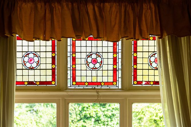 https://photos-a.propertyimages.ie/media/4/4/6/4732644/27963535-e3f4-4ea8-817c-637ccfa28407_l.jpg