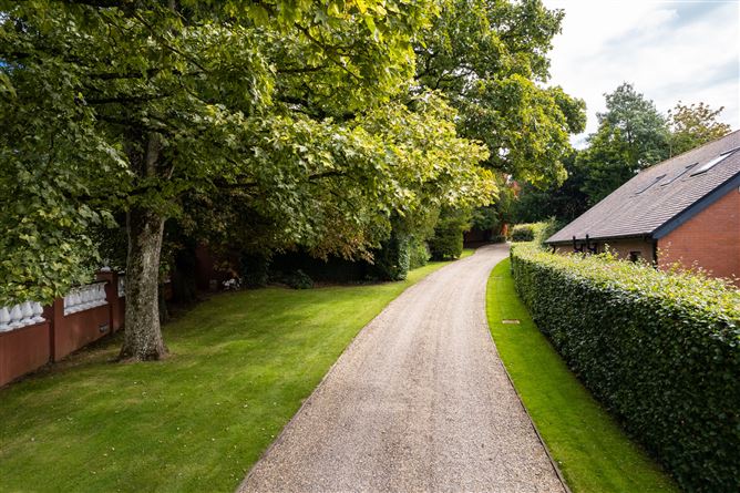 https://photos-a.propertyimages.ie/media/4/4/6/4732644/27963535-e3f4-4ea8-817c-637ccfa28407_l.jpg