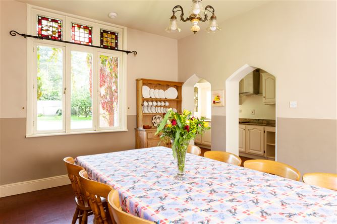 https://photos-a.propertyimages.ie/media/4/4/6/4732644/27963535-e3f4-4ea8-817c-637ccfa28407_l.jpg
