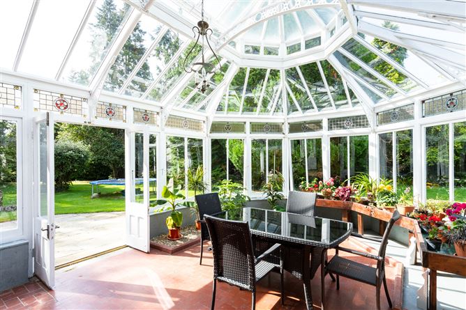 https://photos-a.propertyimages.ie/media/4/4/6/4732644/27963535-e3f4-4ea8-817c-637ccfa28407_l.jpg