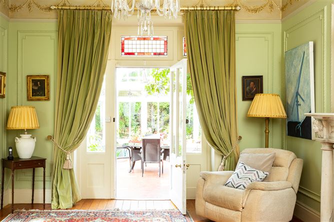 https://photos-a.propertyimages.ie/media/4/4/6/4732644/27963535-e3f4-4ea8-817c-637ccfa28407_l.jpg