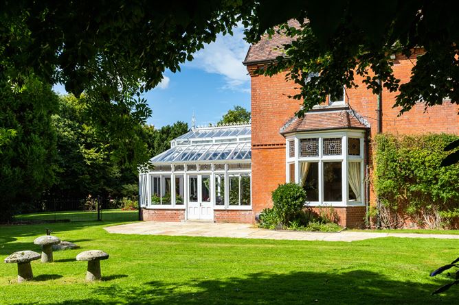 https://photos-a.propertyimages.ie/media/4/4/6/4732644/27963535-e3f4-4ea8-817c-637ccfa28407_l.jpg