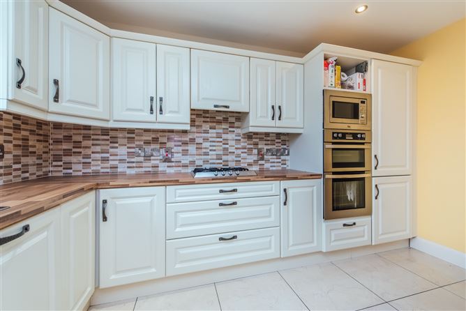 https://photos-a.propertyimages.ie/media/4/4/6/4923644/d43de44c-0d1f-40e4-9383-09197123455b_l.jpg