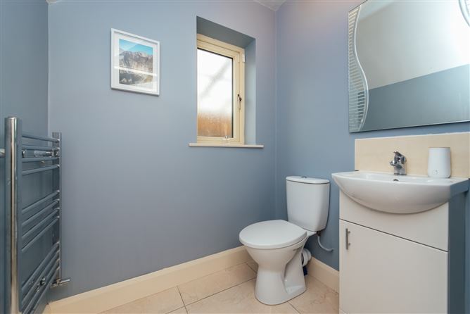 https://photos-a.propertyimages.ie/media/4/4/6/4923644/d43de44c-0d1f-40e4-9383-09197123455b_l.jpg