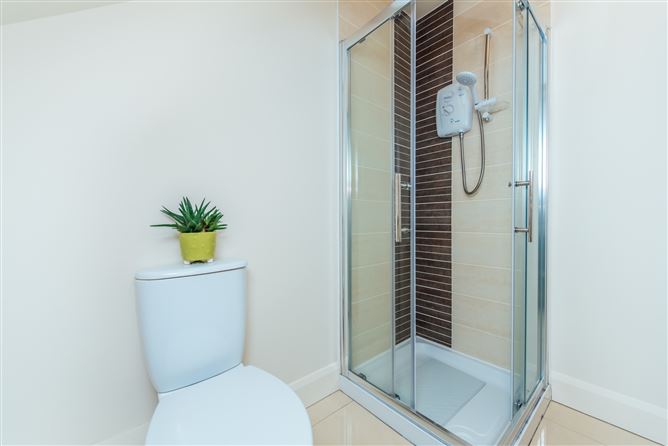 https://photos-a.propertyimages.ie/media/4/4/6/4923644/d43de44c-0d1f-40e4-9383-09197123455b_l.jpg