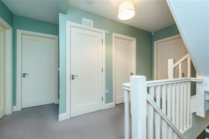 https://photos-a.propertyimages.ie/media/4/4/6/4923644/d43de44c-0d1f-40e4-9383-09197123455b_l.jpg