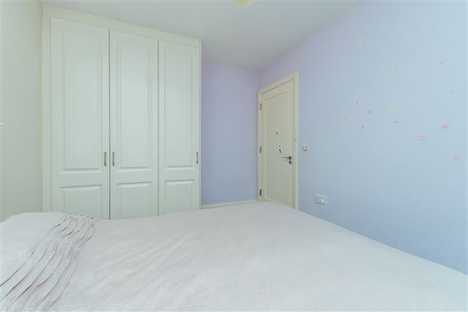 https://photos-a.propertyimages.ie/media/4/4/6/4923644/d43de44c-0d1f-40e4-9383-09197123455b_l.jpg
