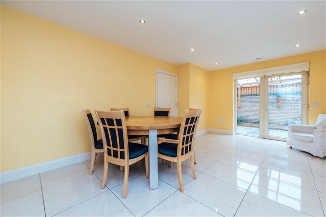 https://photos-a.propertyimages.ie/media/4/4/6/4923644/d43de44c-0d1f-40e4-9383-09197123455b_l.jpg