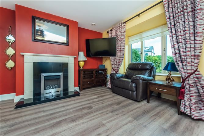 https://photos-a.propertyimages.ie/media/4/4/6/4923644/d43de44c-0d1f-40e4-9383-09197123455b_l.jpg