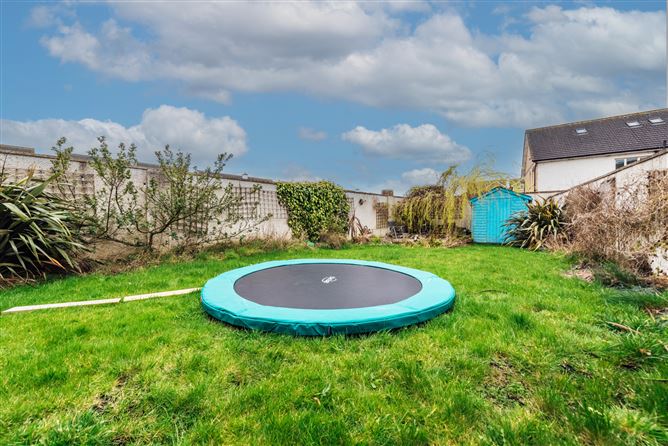 https://photos-a.propertyimages.ie/media/4/4/6/4923644/d43de44c-0d1f-40e4-9383-09197123455b_l.jpg