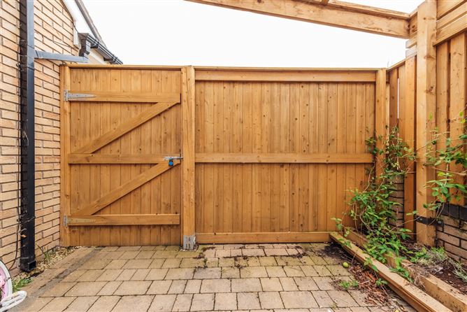 https://photos-a.propertyimages.ie/media/4/4/6/4923644/d43de44c-0d1f-40e4-9383-09197123455b_l.jpg