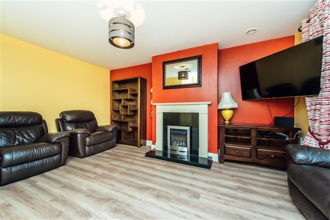 https://photos-a.propertyimages.ie/media/4/4/6/4923644/d43de44c-0d1f-40e4-9383-09197123455b_l.jpg