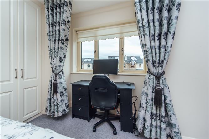 https://photos-a.propertyimages.ie/media/4/4/6/4923644/d43de44c-0d1f-40e4-9383-09197123455b_l.jpg