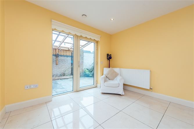 https://photos-a.propertyimages.ie/media/4/4/6/4923644/d43de44c-0d1f-40e4-9383-09197123455b_l.jpg