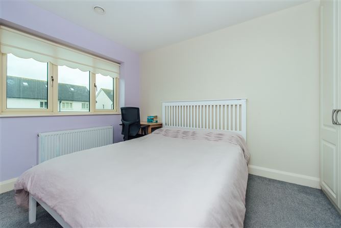https://photos-a.propertyimages.ie/media/4/4/6/4923644/d43de44c-0d1f-40e4-9383-09197123455b_l.jpg