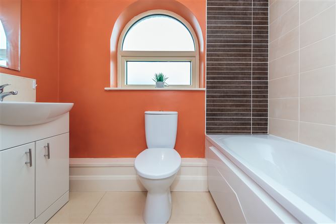 https://photos-a.propertyimages.ie/media/4/4/6/4923644/d43de44c-0d1f-40e4-9383-09197123455b_l.jpg