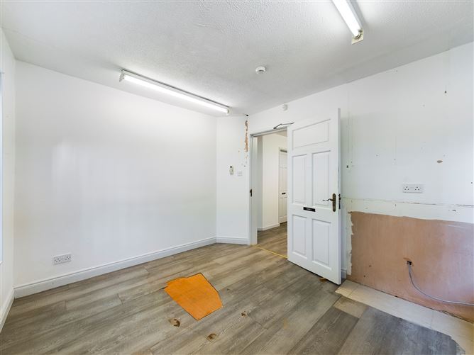 Former Dental Suite, 1st Floor, Brown House, East Douglas Street, Douglas, Cork