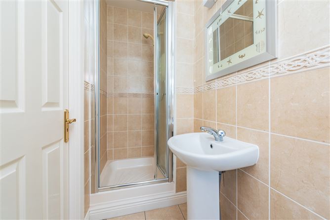 https://photos-a.propertyimages.ie/media/4/4/7/4915744/f94be100-9b85-4819-aa1e-4ba271a458cb_l.jpg