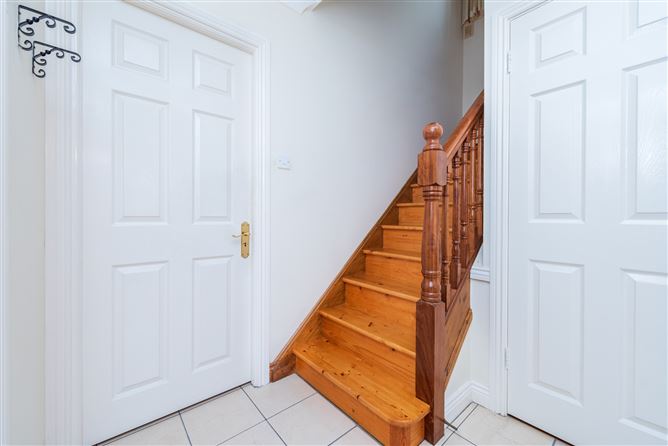 https://photos-a.propertyimages.ie/media/4/4/7/4915744/f94be100-9b85-4819-aa1e-4ba271a458cb_l.jpg