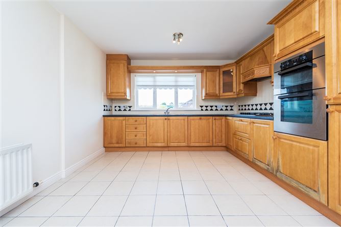 https://photos-a.propertyimages.ie/media/4/4/7/4915744/f94be100-9b85-4819-aa1e-4ba271a458cb_l.jpg