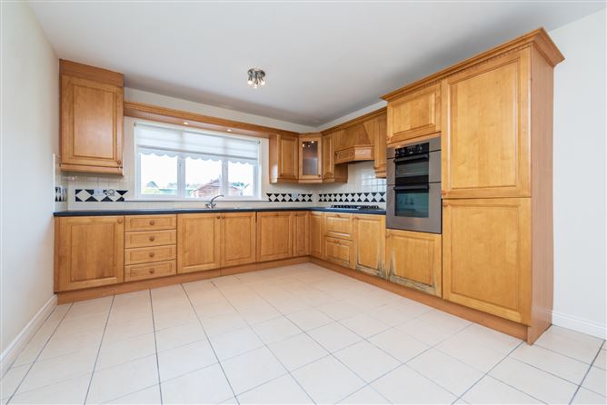 https://photos-a.propertyimages.ie/media/4/4/7/4915744/f94be100-9b85-4819-aa1e-4ba271a458cb_l.jpg