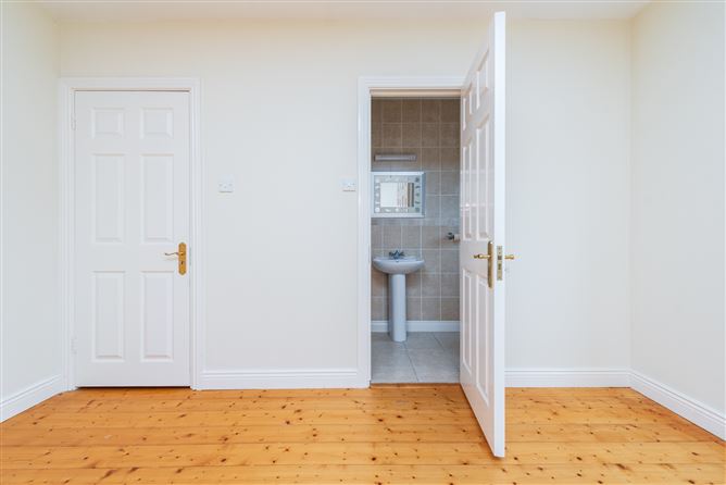 https://photos-a.propertyimages.ie/media/4/4/7/4915744/f94be100-9b85-4819-aa1e-4ba271a458cb_l.jpg