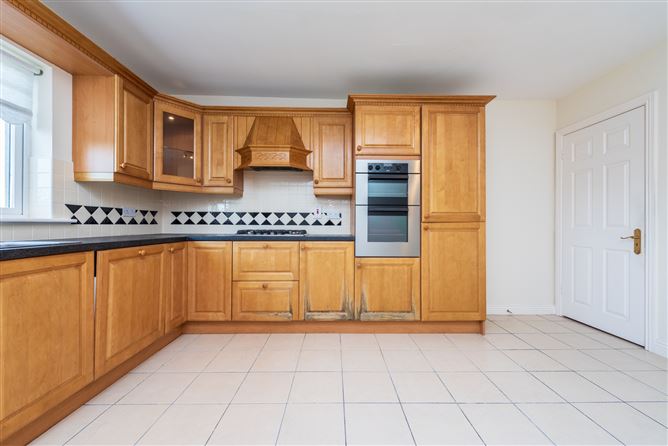 https://photos-a.propertyimages.ie/media/4/4/7/4915744/f94be100-9b85-4819-aa1e-4ba271a458cb_l.jpg