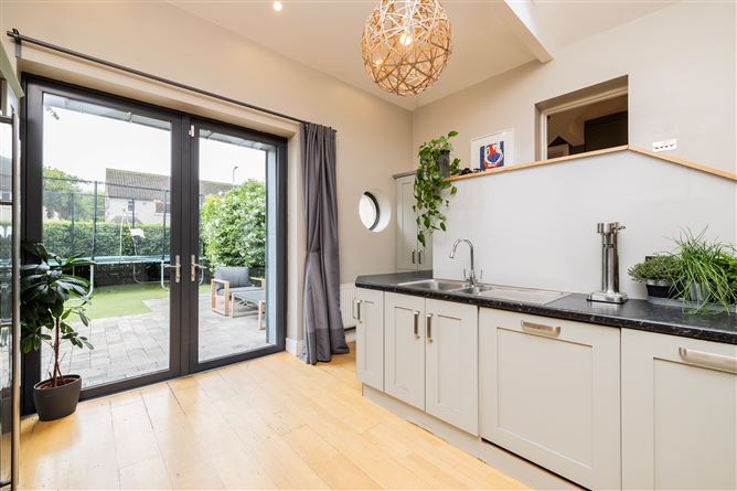 https://photos-a.propertyimages.ie/media/4/4/7/4962744/656185d4-92ff-47af-a1d3-f7a9974556a0_l.jpg