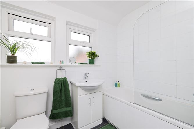 https://photos-a.propertyimages.ie/media/4/4/7/4962744/656185d4-92ff-47af-a1d3-f7a9974556a0_l.jpg