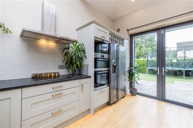 https://photos-a.propertyimages.ie/media/4/4/7/4962744/656185d4-92ff-47af-a1d3-f7a9974556a0_l.jpg