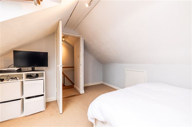 https://photos-a.propertyimages.ie/media/4/4/7/4962744/656185d4-92ff-47af-a1d3-f7a9974556a0_l.jpg