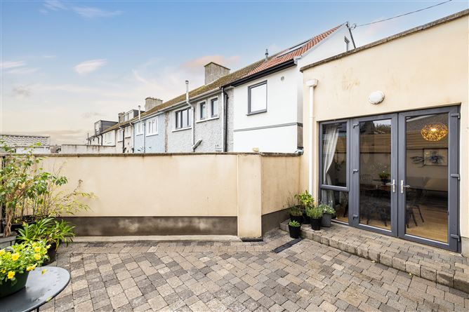 https://photos-a.propertyimages.ie/media/4/4/7/4962744/656185d4-92ff-47af-a1d3-f7a9974556a0_l.jpg