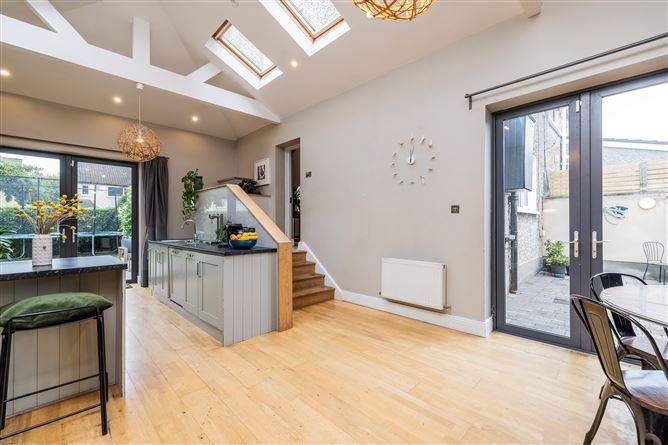 https://photos-a.propertyimages.ie/media/4/4/7/4962744/656185d4-92ff-47af-a1d3-f7a9974556a0_l.jpg