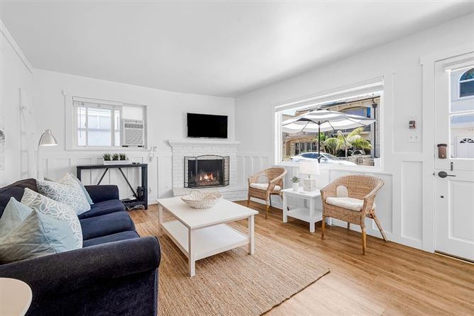 Oceanward,Newport Beach,California,USA
