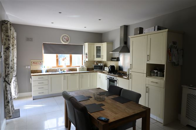 6 Hazel Close, Greenhill Village, Carrick-on-Suir, Tipperary