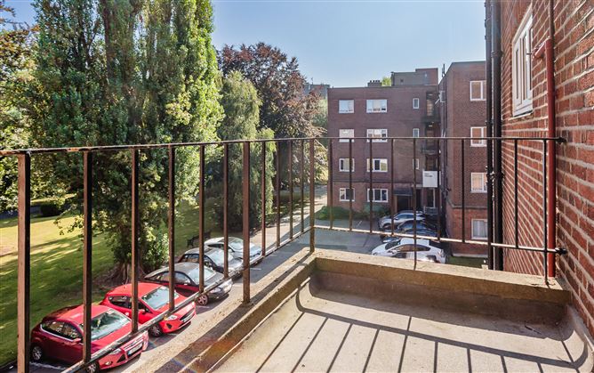 43 Maple House, Mespil Estate, Ballsbridge, Dublin 4