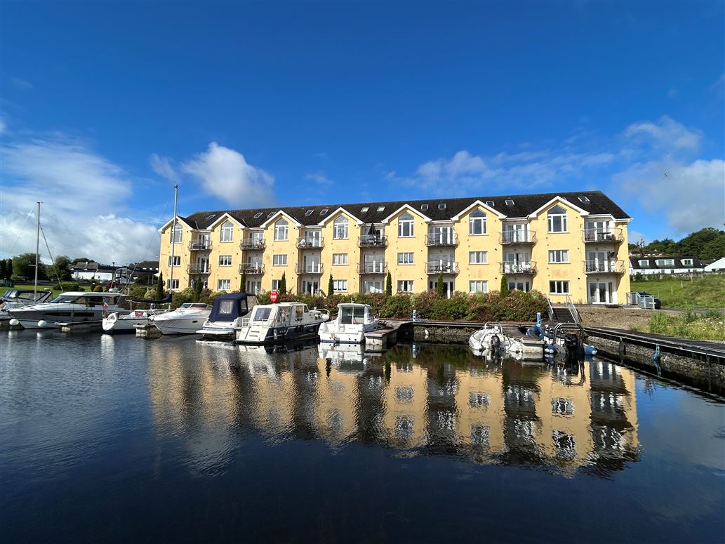Penthouse Apt 19E Harbour Village, Killaloe, Clare